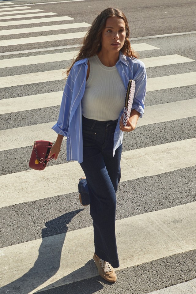 Jeans azul oscuro amplio