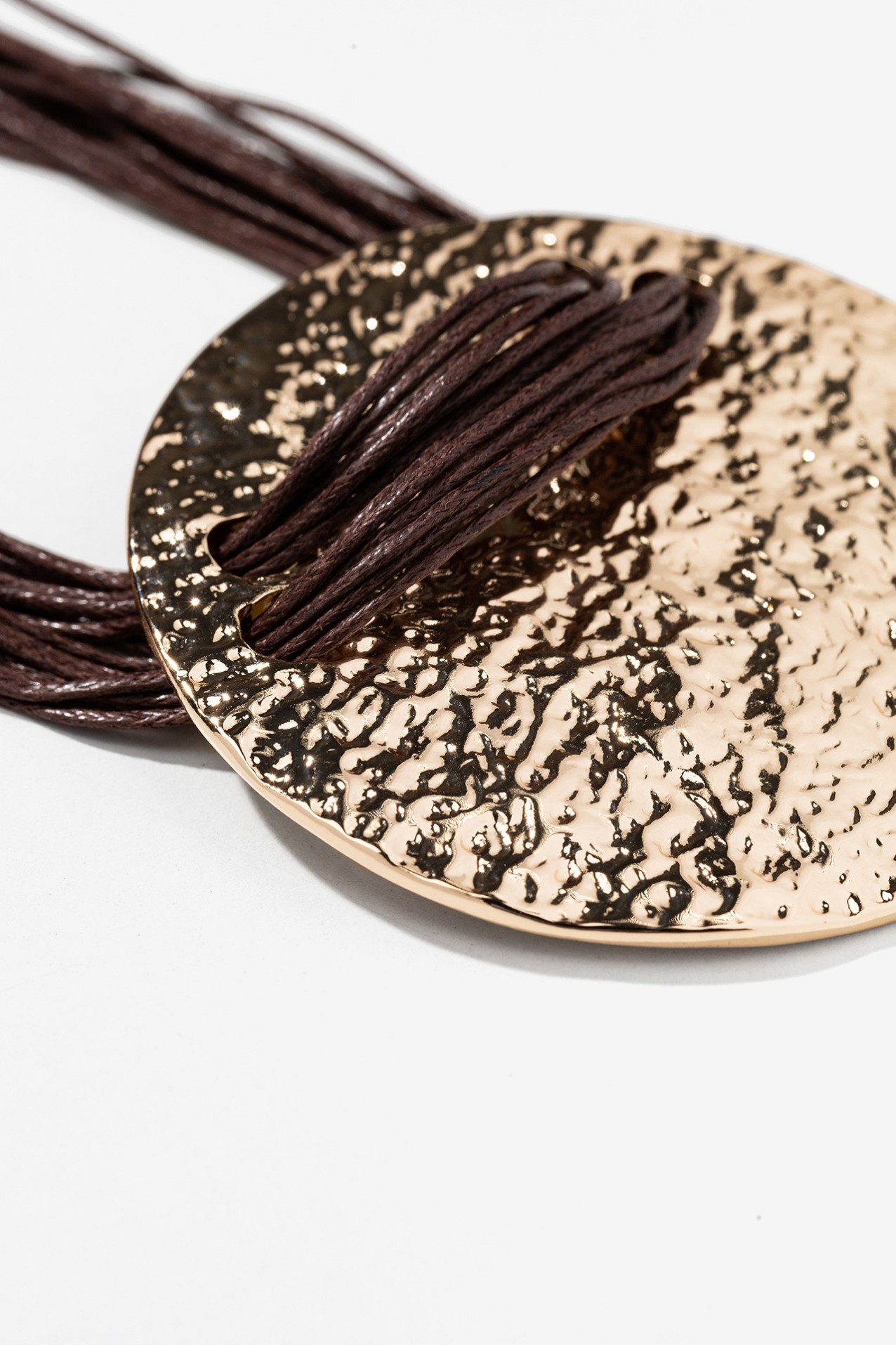 Colar Dourado com Cordes