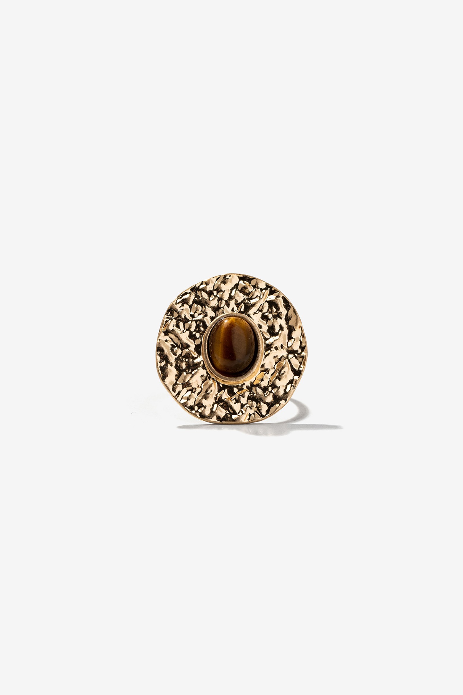 Anillo dorado con piedra