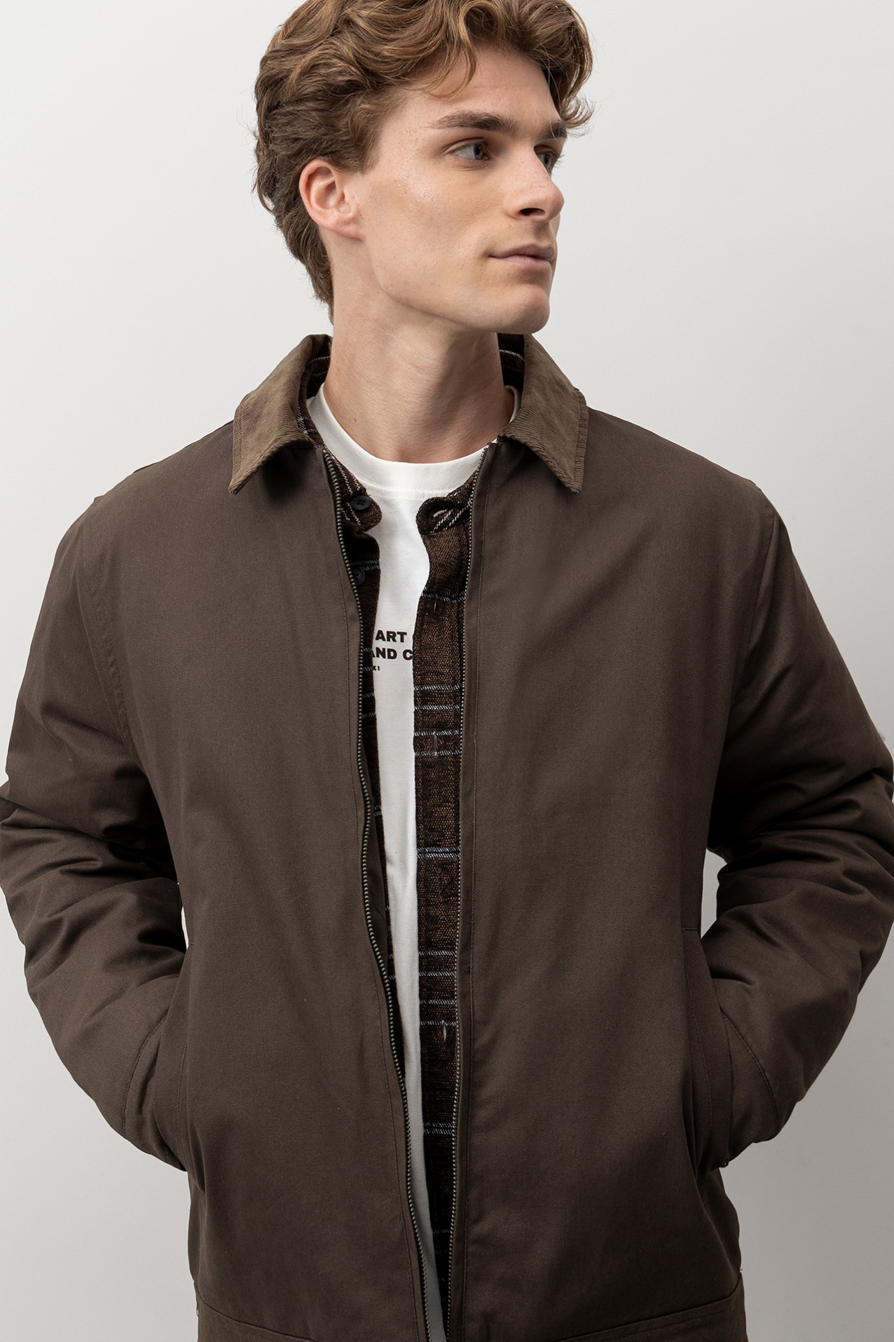 Casaco curto castanho