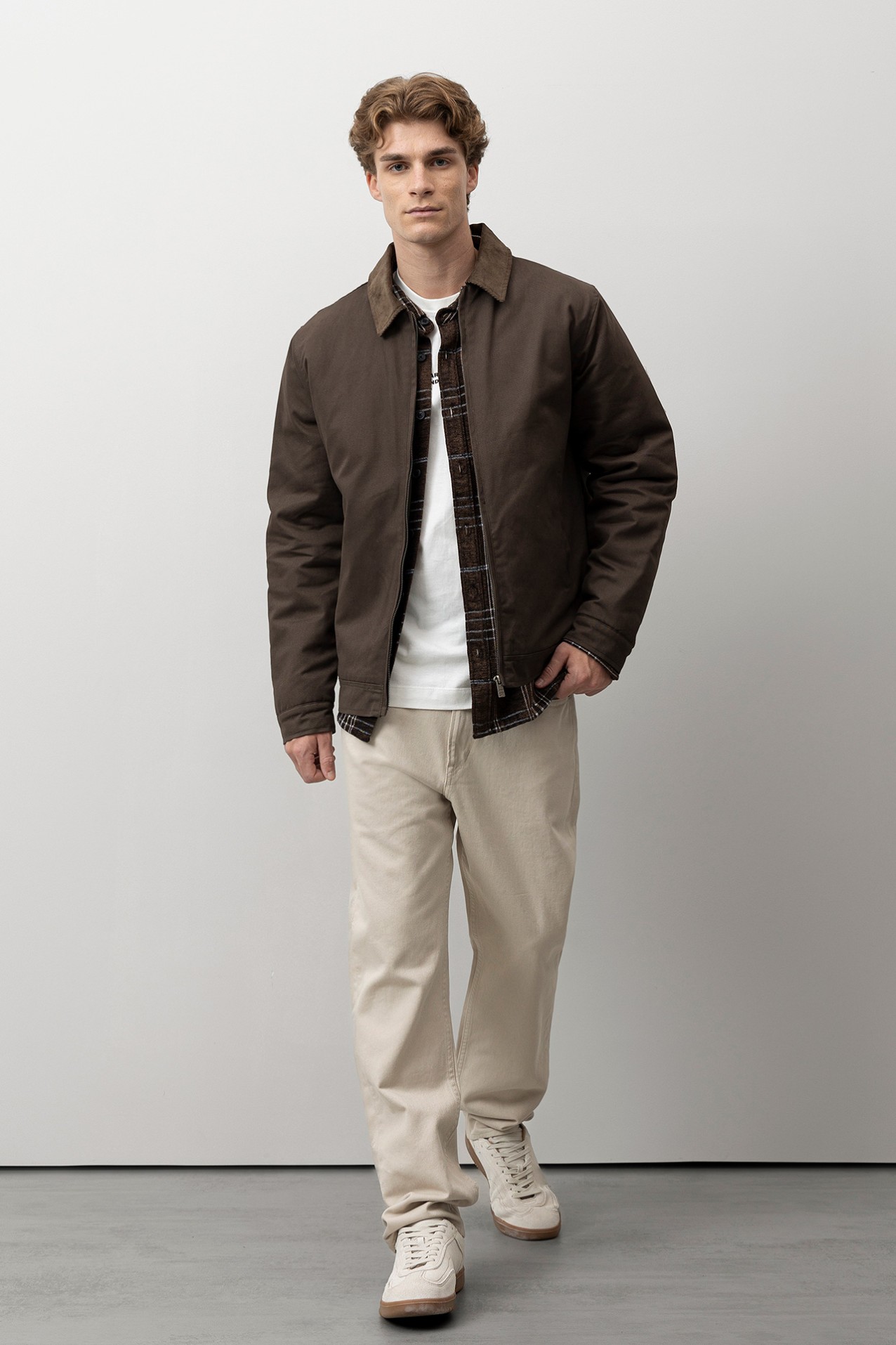 Casaco curto castanho