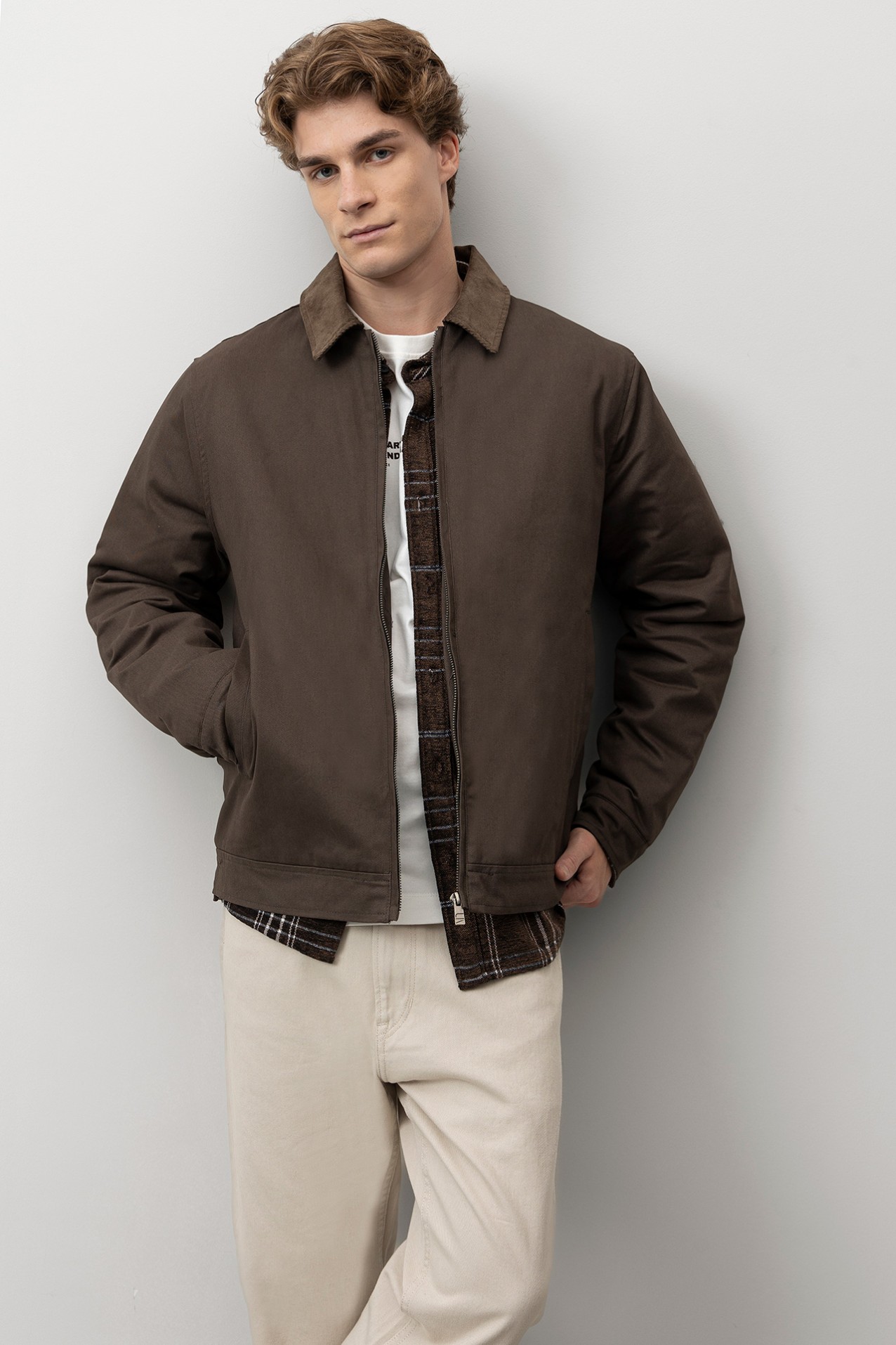 Casaco curto castanho