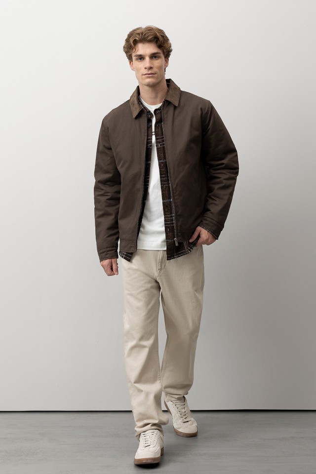 Casaco curto castanho Casaco curto castanho