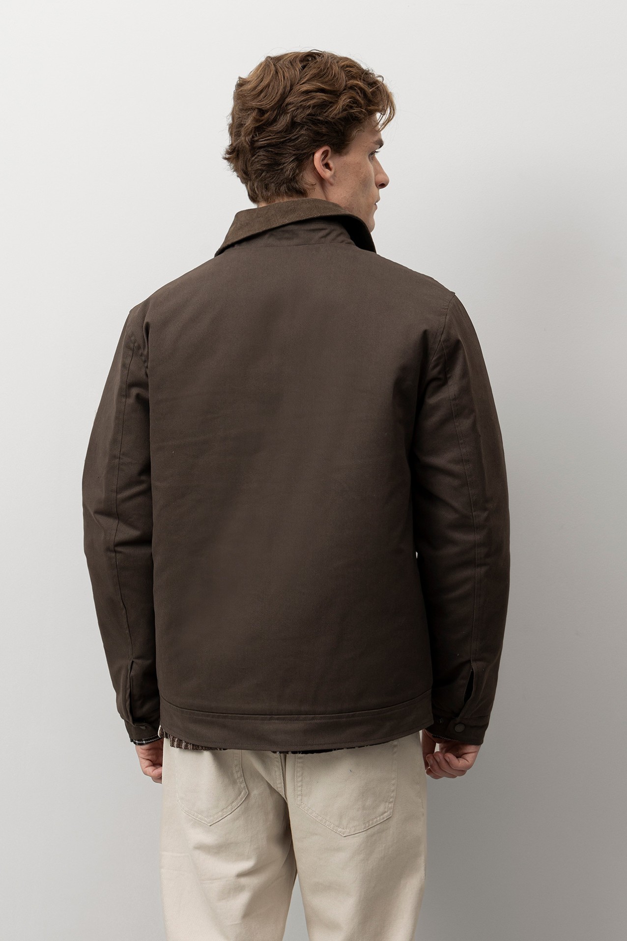 Casaco curto castanho