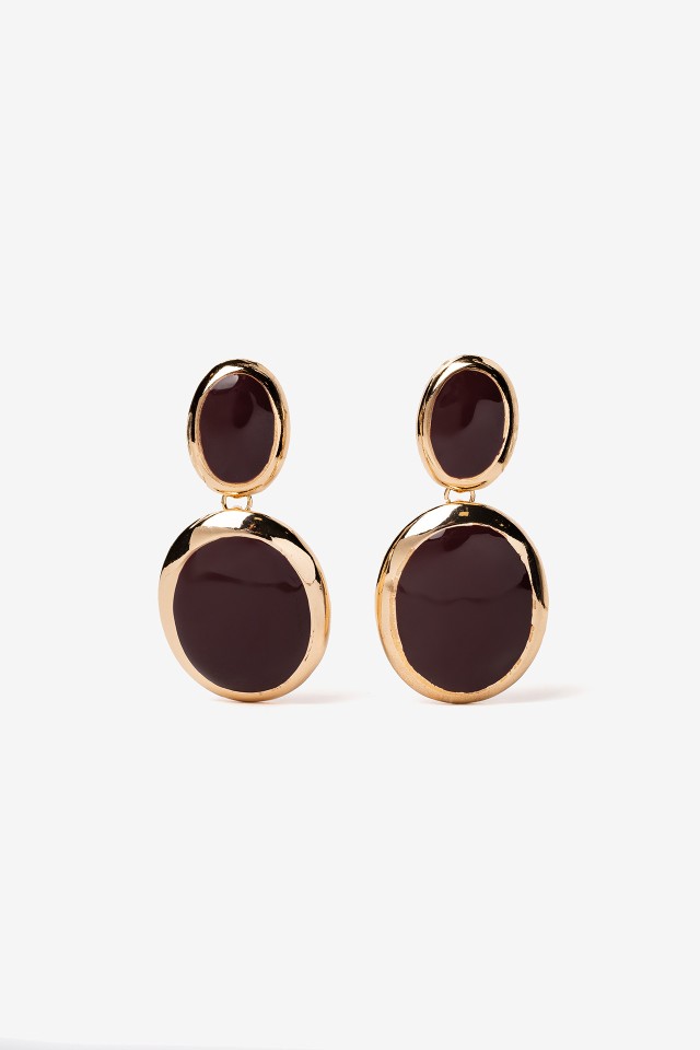 Pendientes dorados elegantes