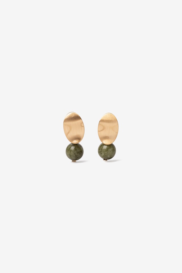 Pendientes dorados con esfera