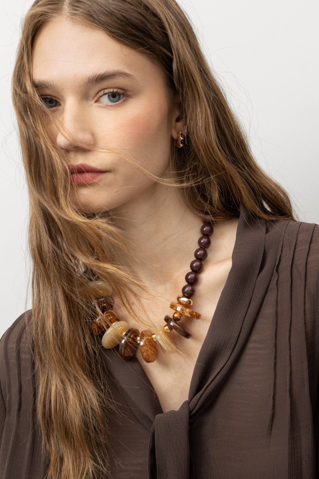 Collar de cuentas doradas