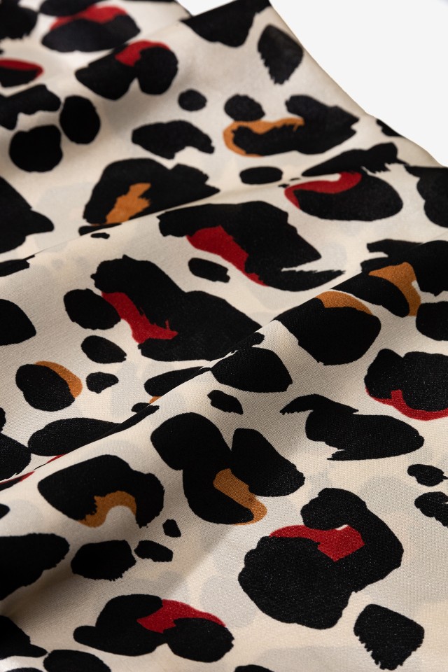 Lenço Estampado Animal Print Lenço Estampado Animal Print