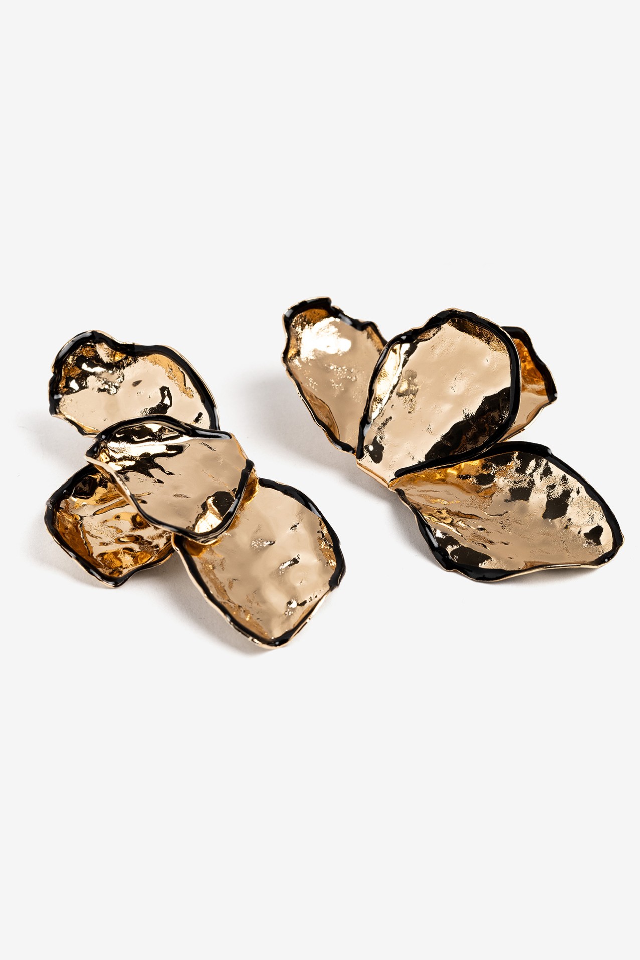 Pendientes dorados florales