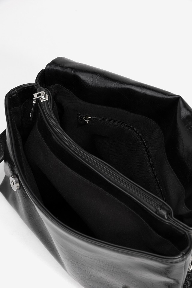 Carteira preta com corrente Carteira preta com corrente