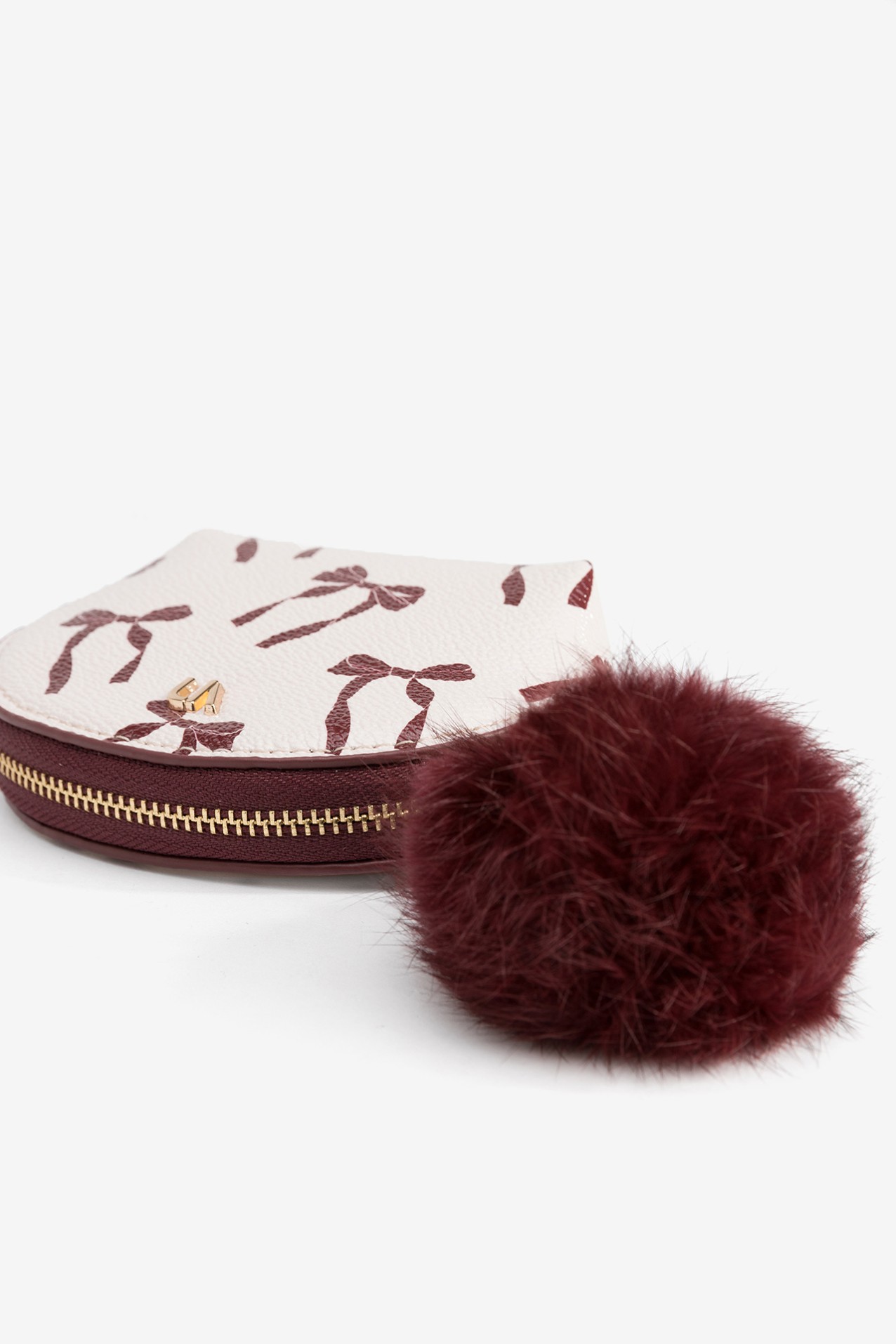 Porta-moedas com pompom
