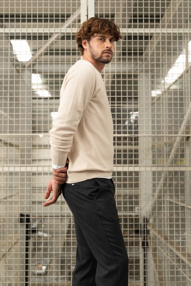 Camisola Tricotada Regular Cinza Camisola Tricotada Regular Cinza