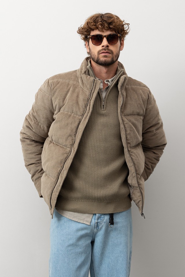 Casaco curto acolchoado bege