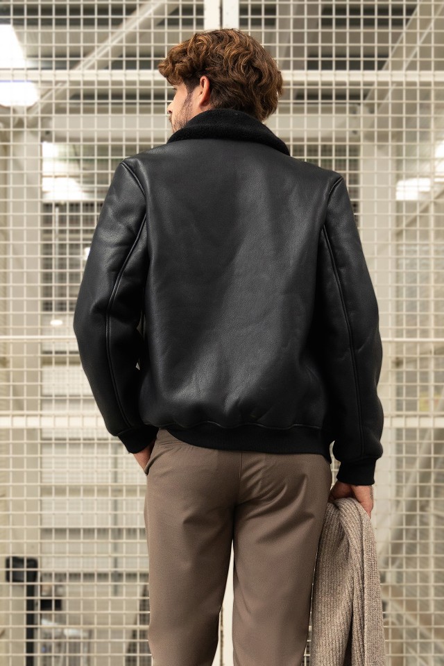 Casaco Preto com Gola Casaco Preto com Gola