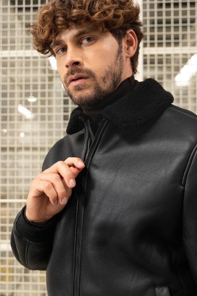 Casaco Preto com Gola Casaco Preto com Gola