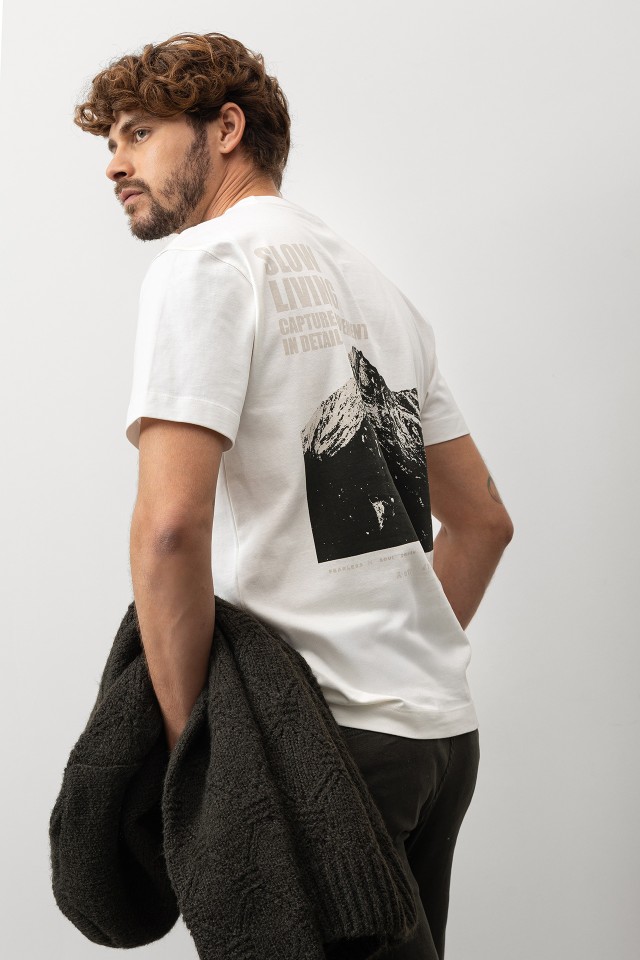 Graphic Back White T-shirt Graphic Back White T-shirt