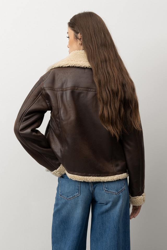 Casaco curto castanho Casaco curto castanho