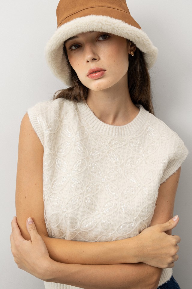 Colete Combinado com Lantejoulas