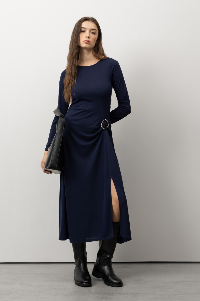 Vestido azul con fenda