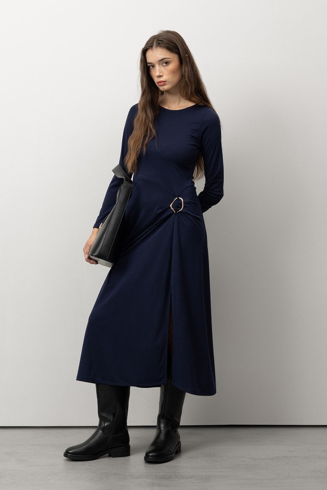 Vestido azul con fenda Vestido azul con fenda