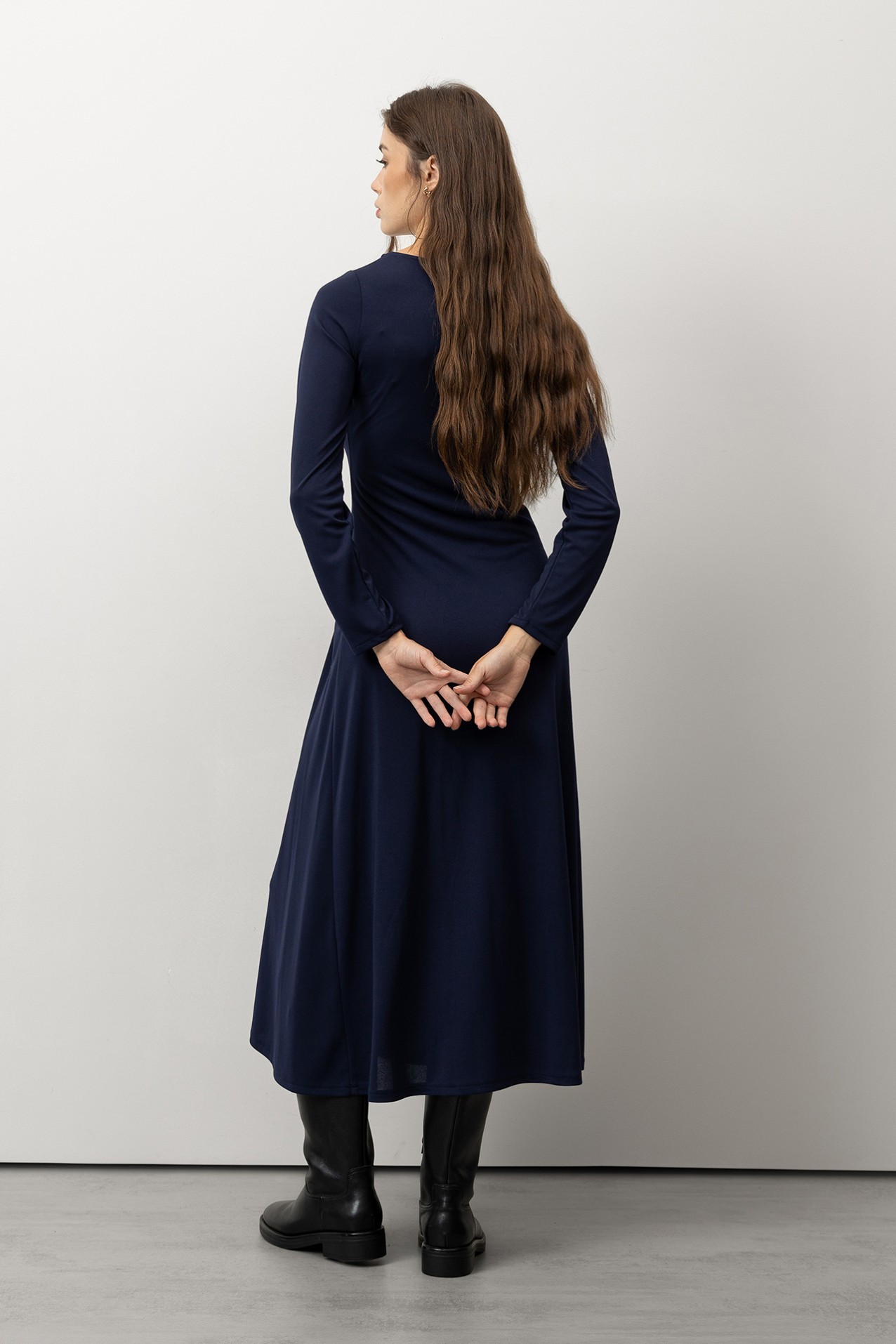 Vestido azul con fenda