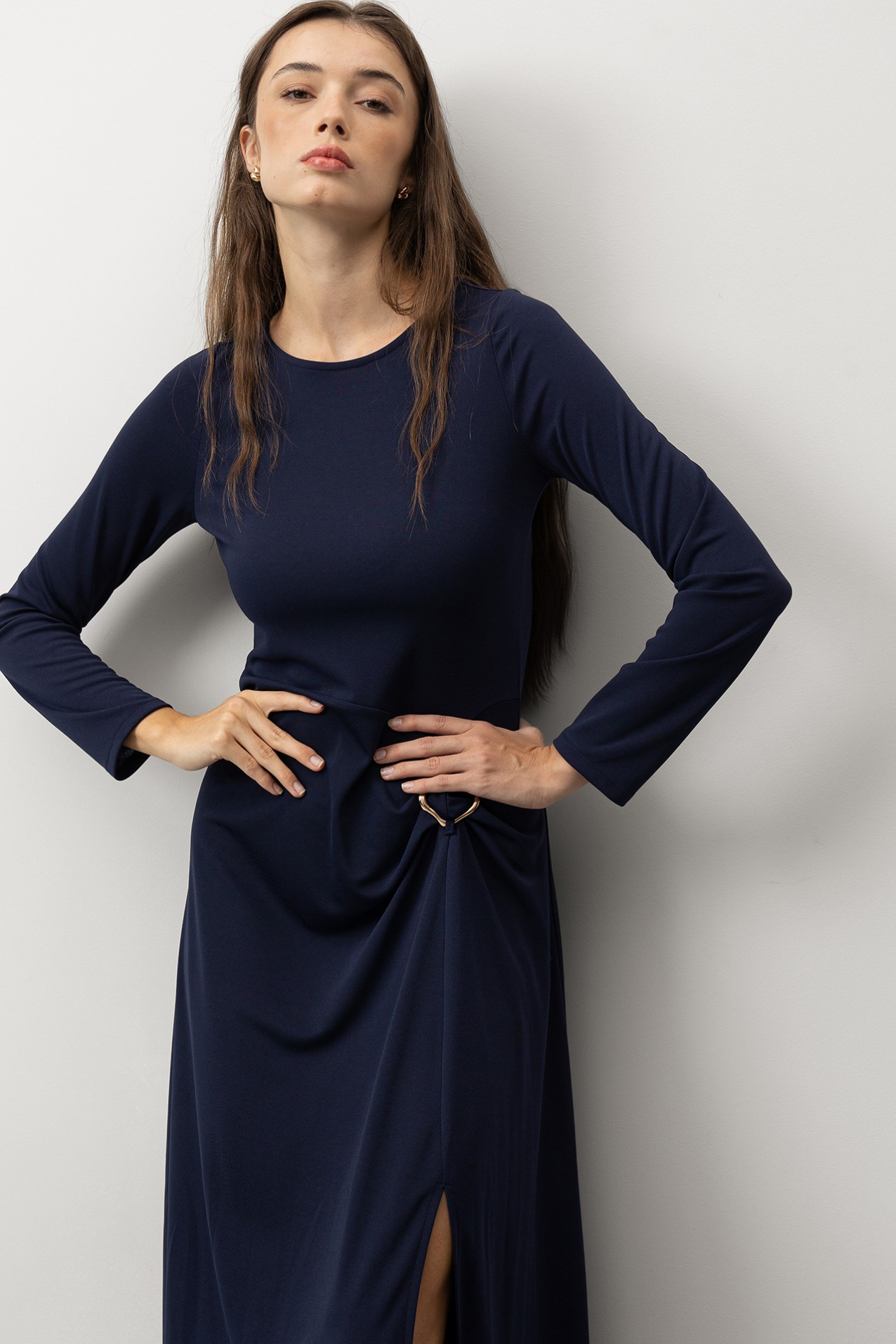 Vestido azul con fenda