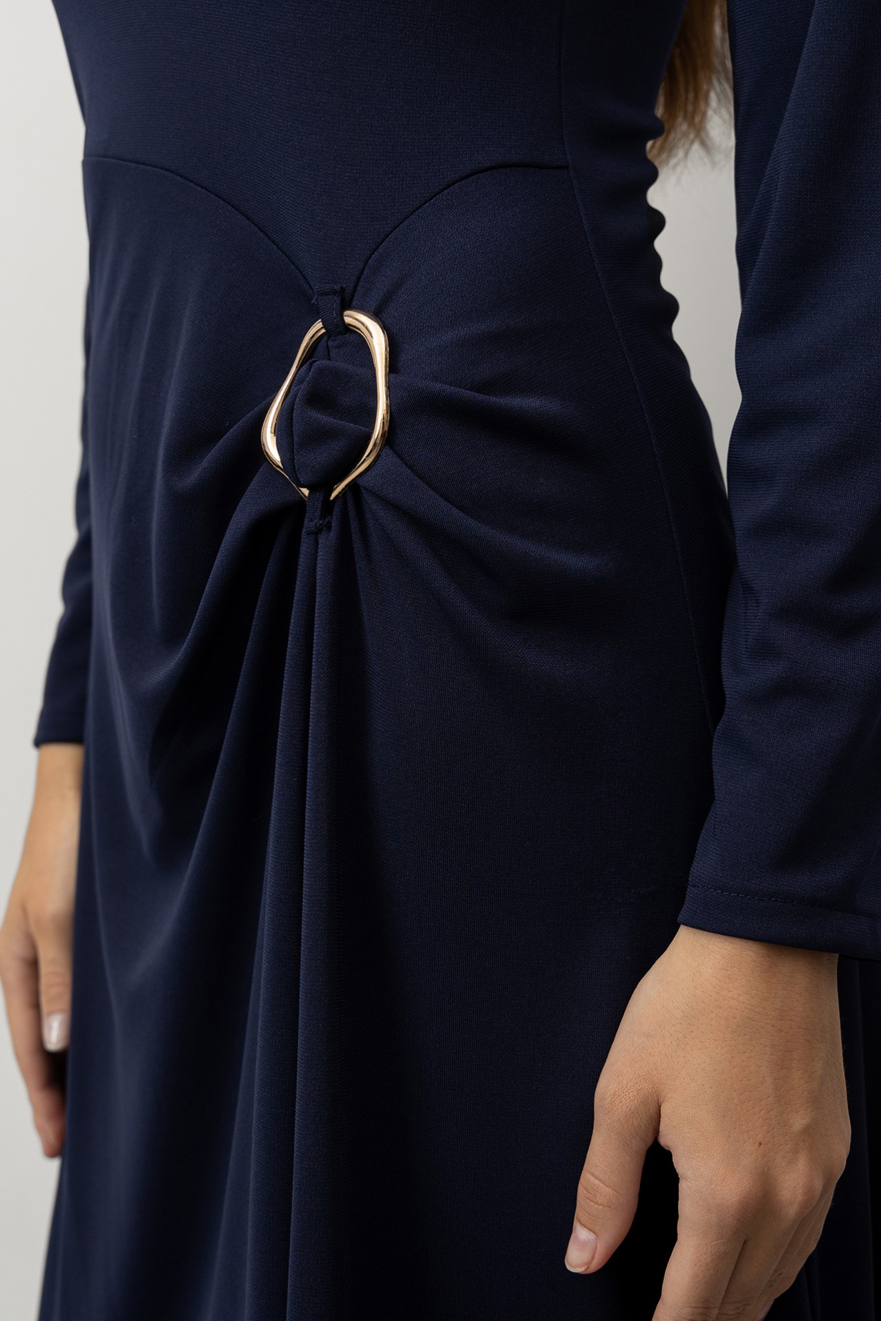 Vestido azul con fenda