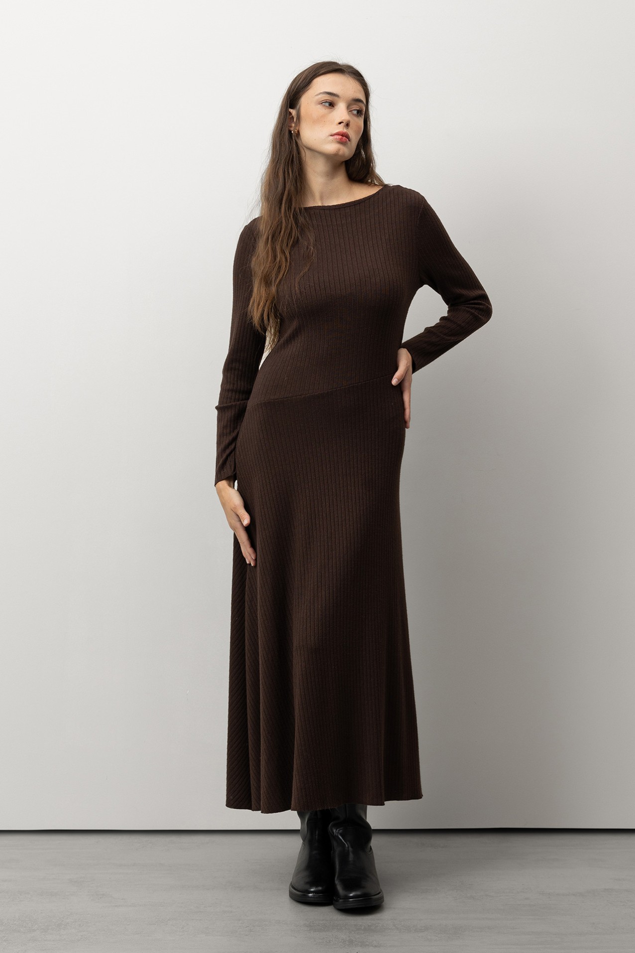 Vestido marrn canelado