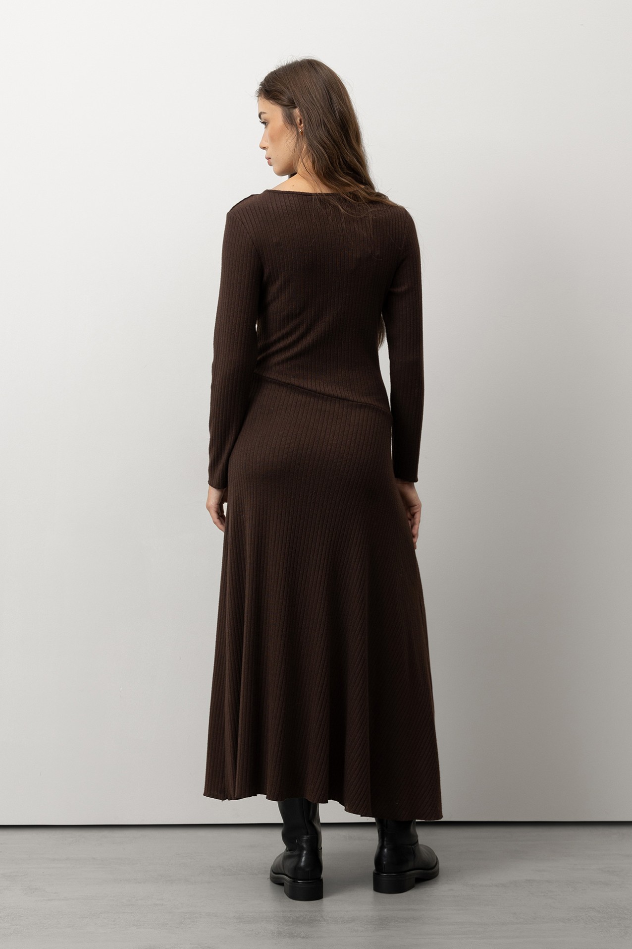 Vestido marrn canelado