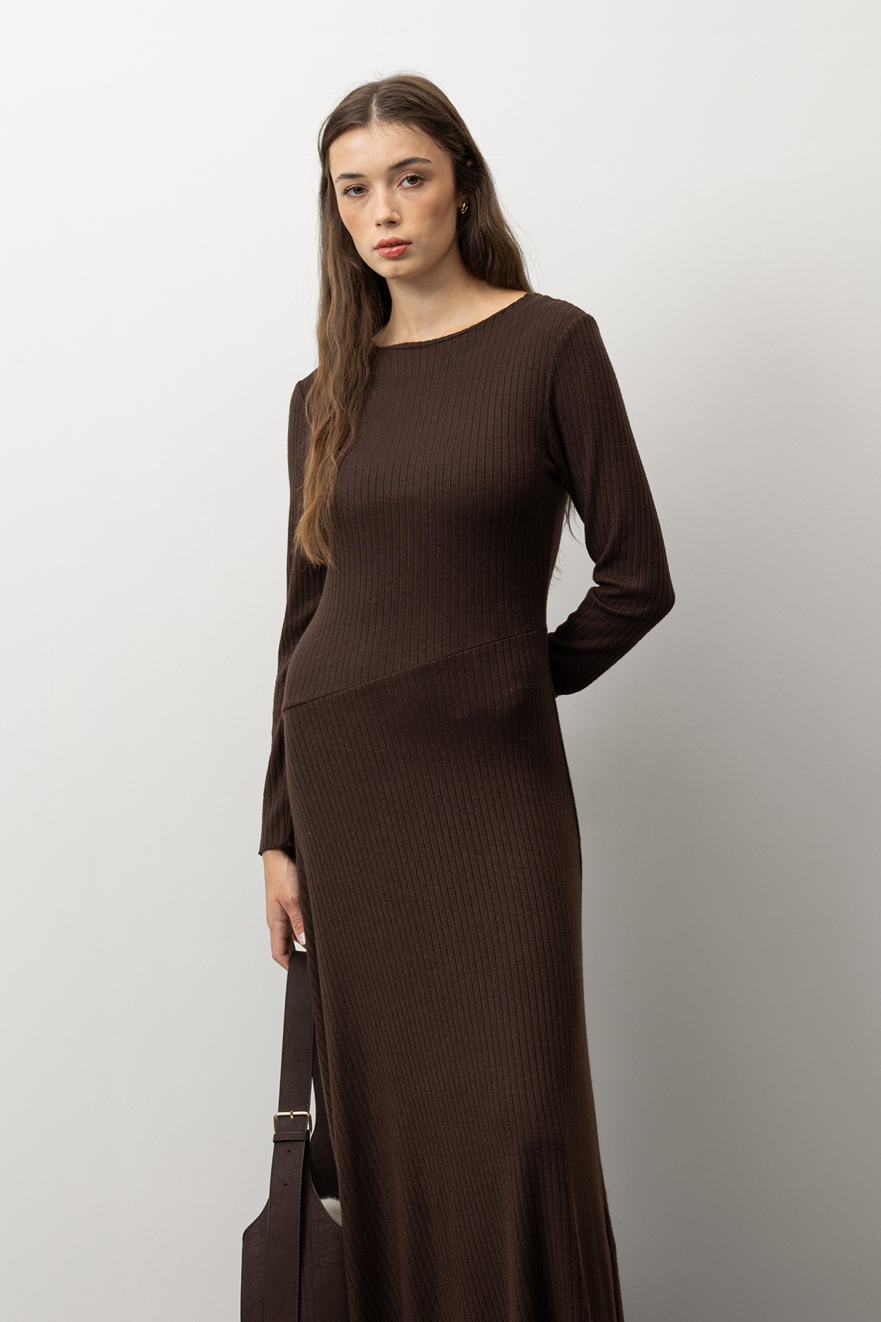 Vestido marrn canelado