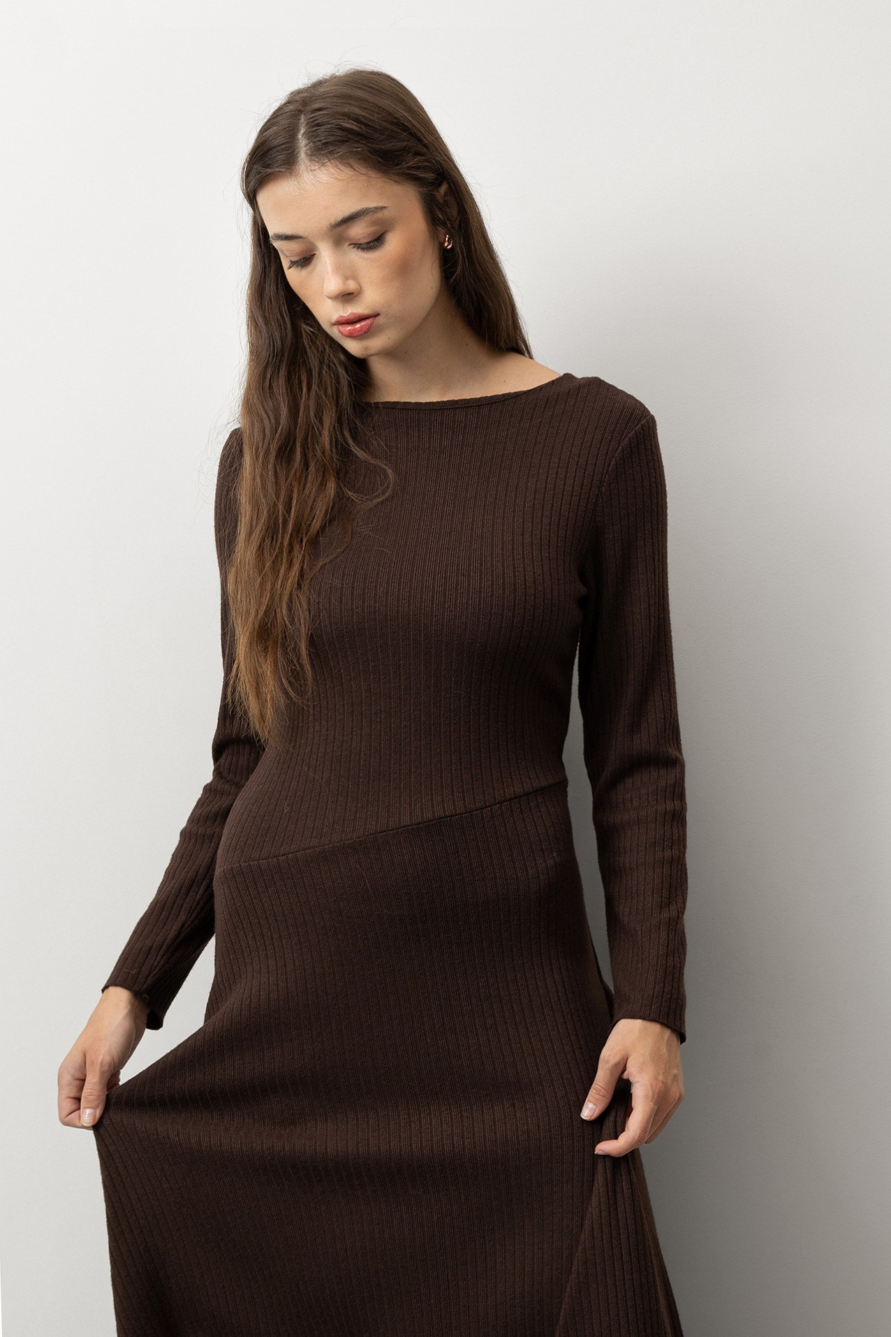 Vestido marrn canelado