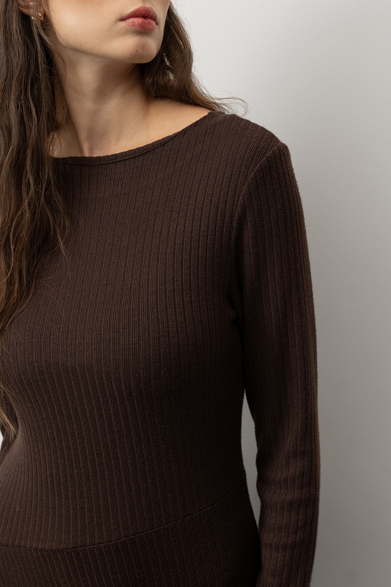 Vestido marrn canelado