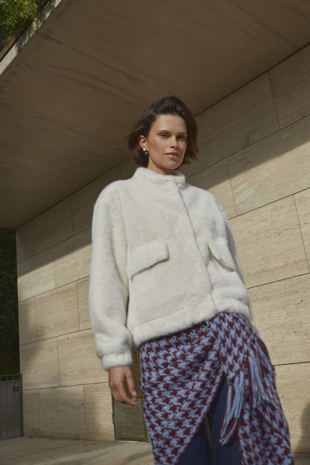 Casaco Curto Relaxed Bege Casaco Curto Relaxed Bege