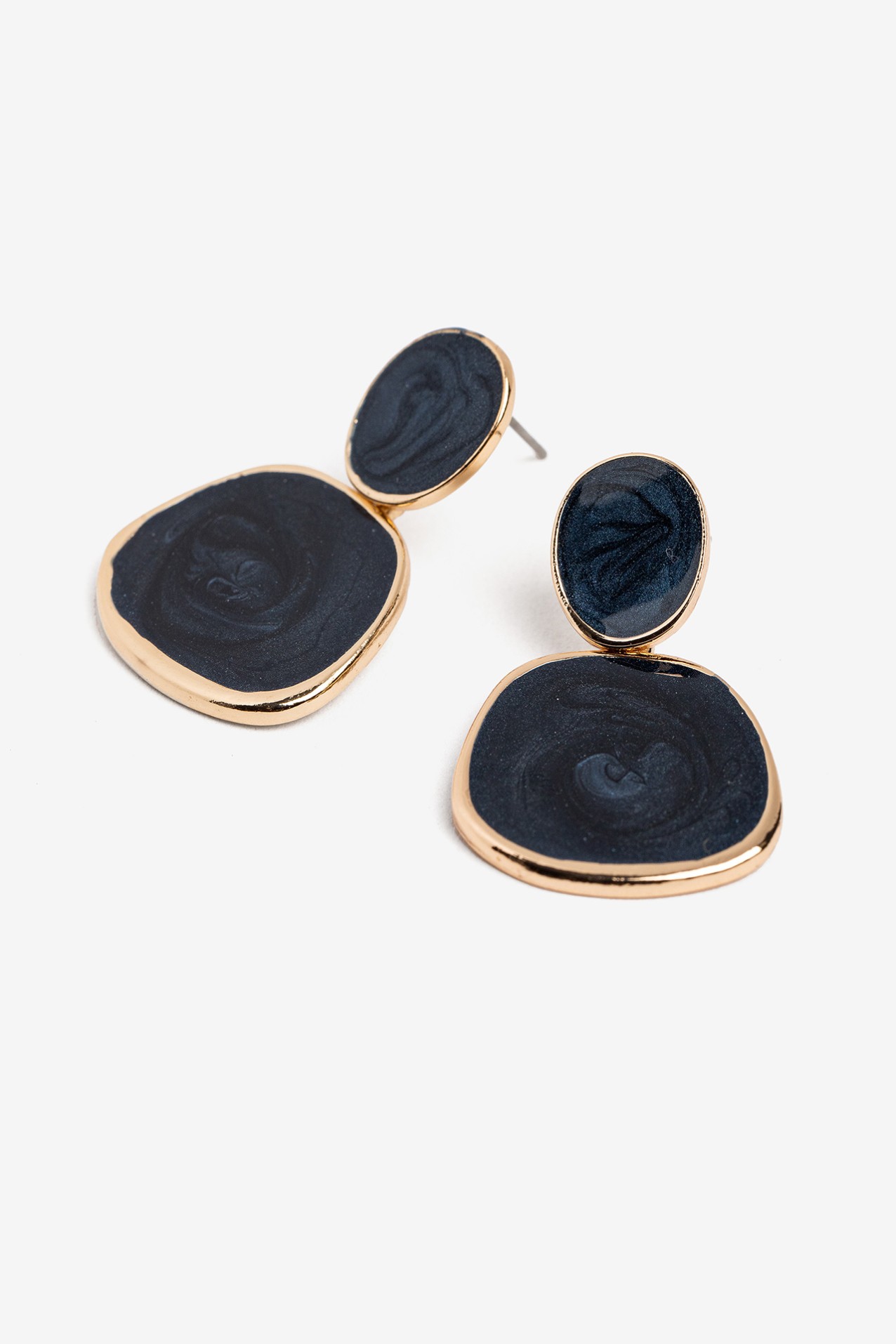 Brincos Dourados e Pretos