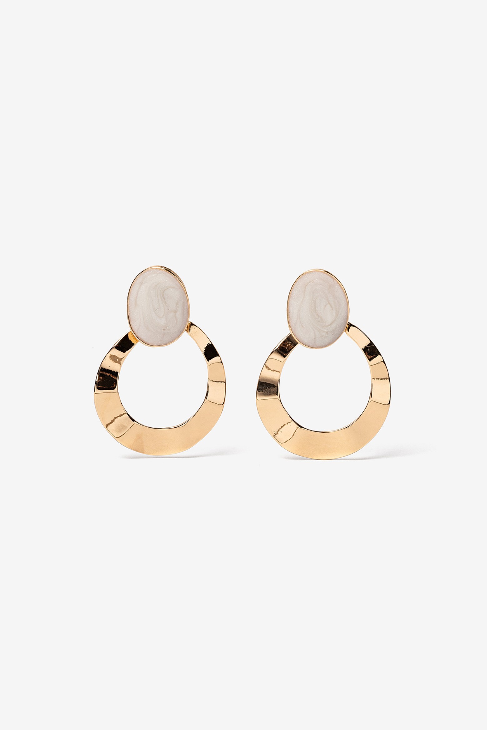 Brincos Dourados Elegantes