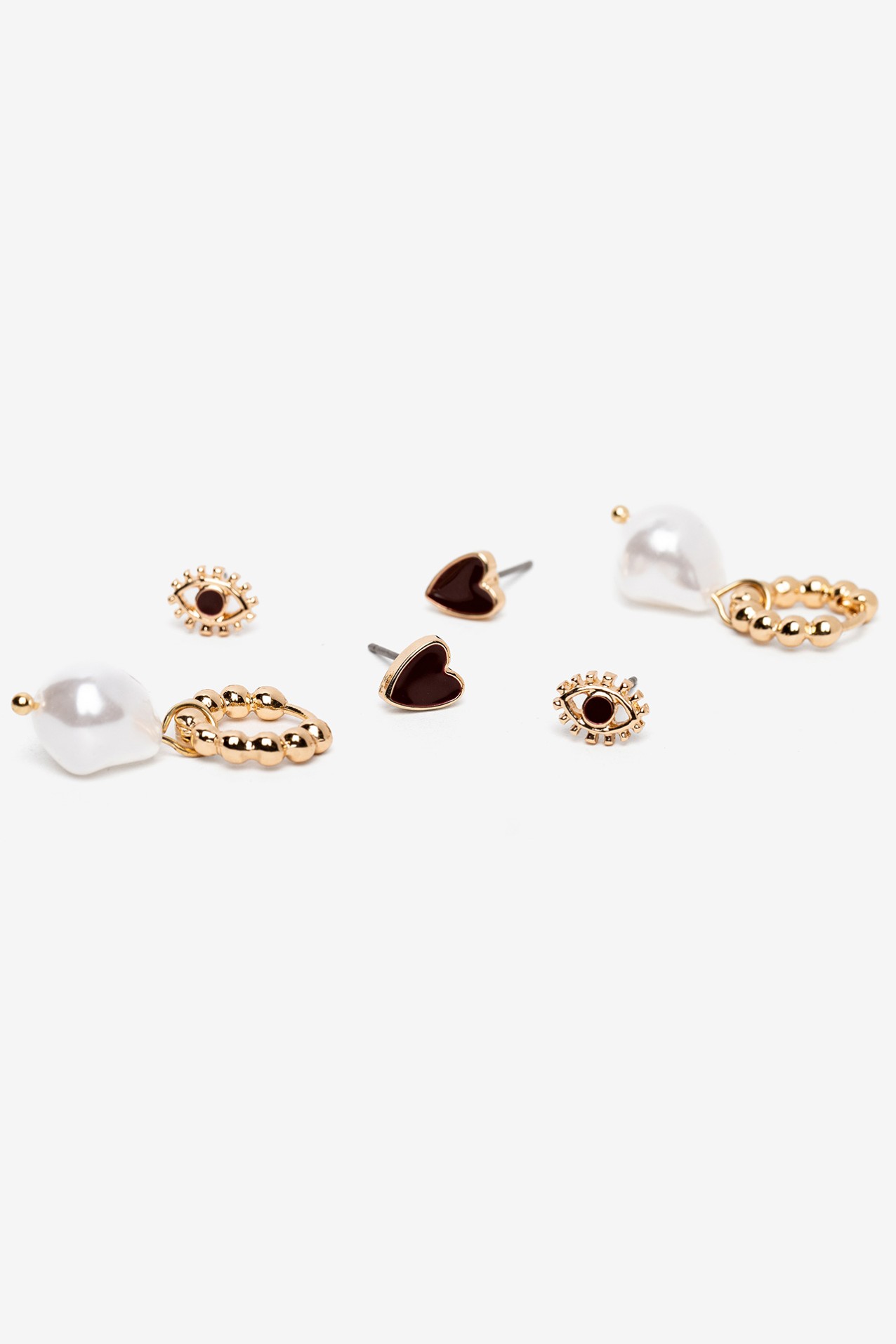 Pendientes dorados con perlas