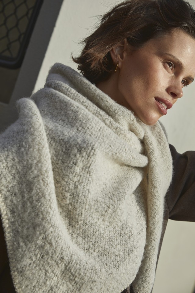 Cachecol bege macio Cachecol bege macio