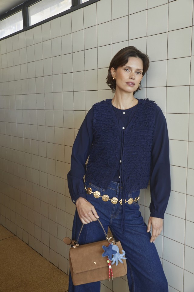 Bolso con solapa efecto cocodrilo