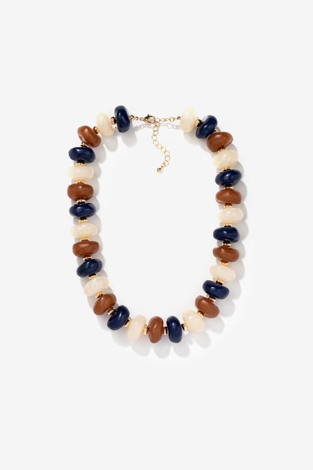 Collar de cuentas coloridas