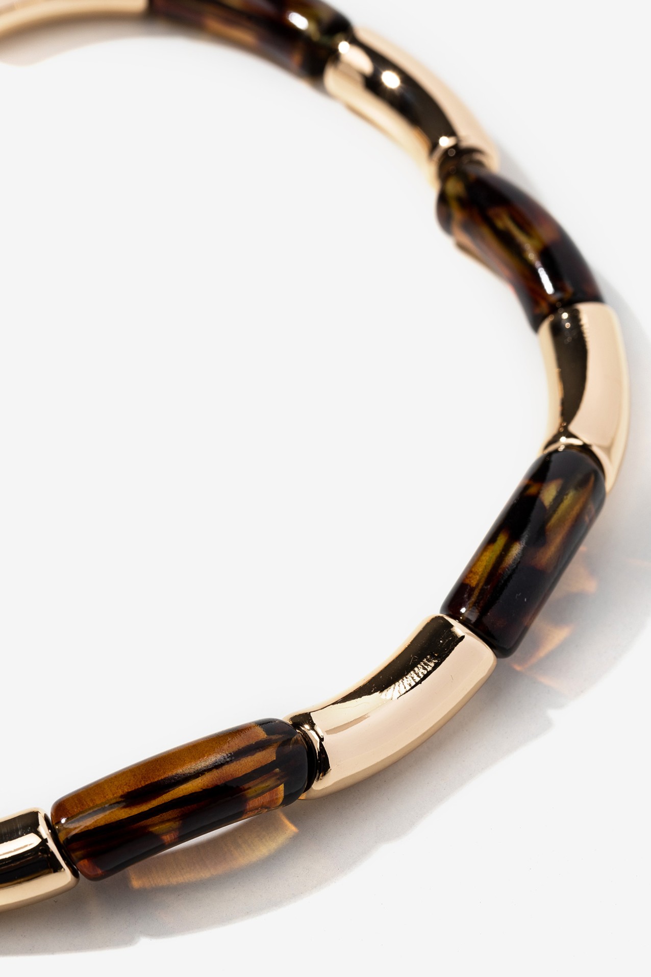 Collar de cuentas doradas