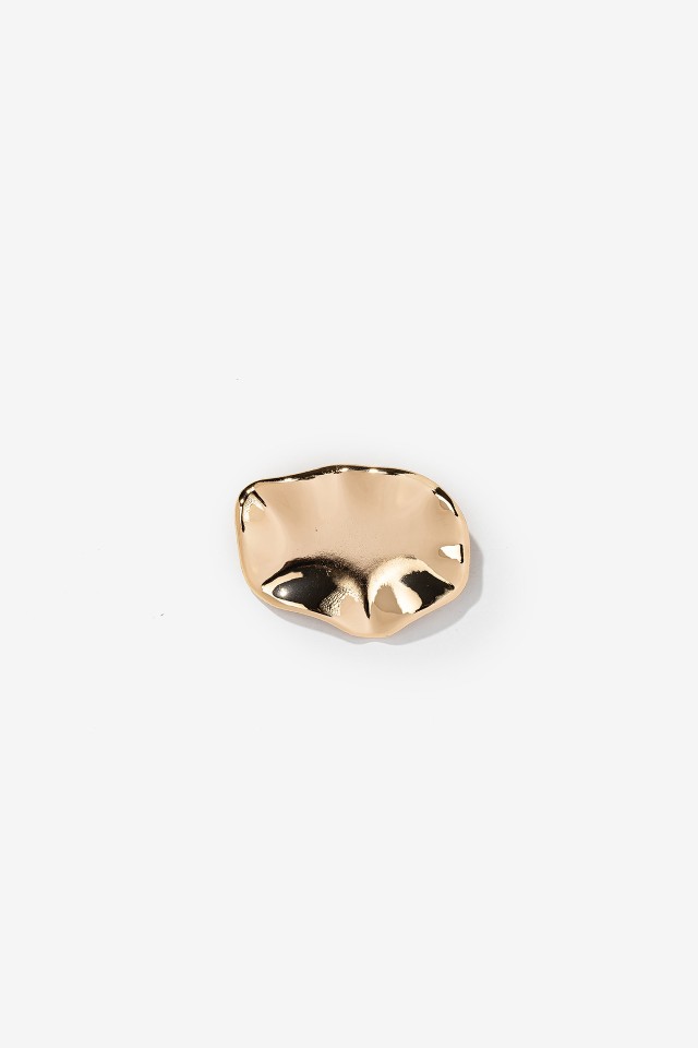 Broche Dourado Elegante
