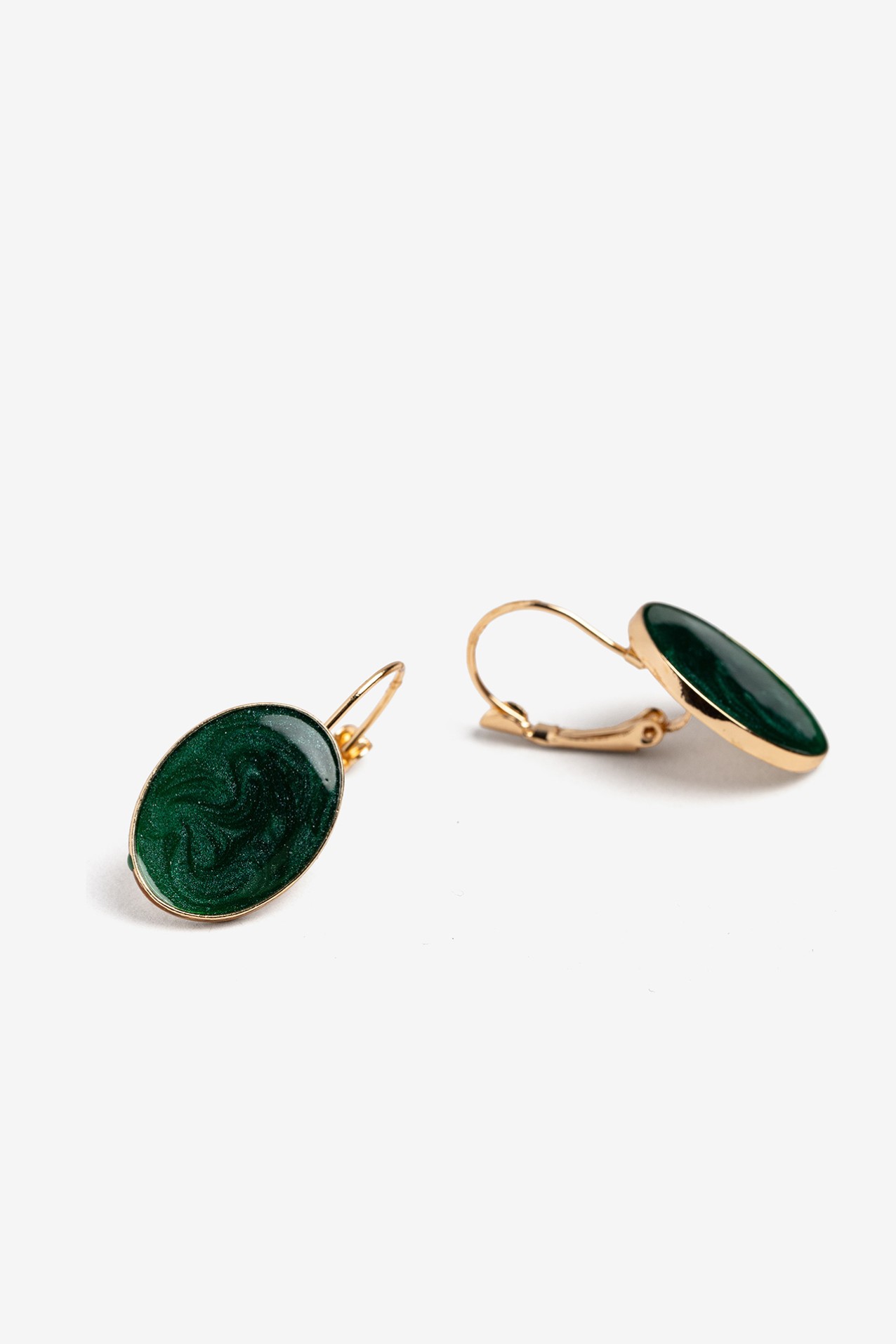 Brincos Dourados com Pedra Verde