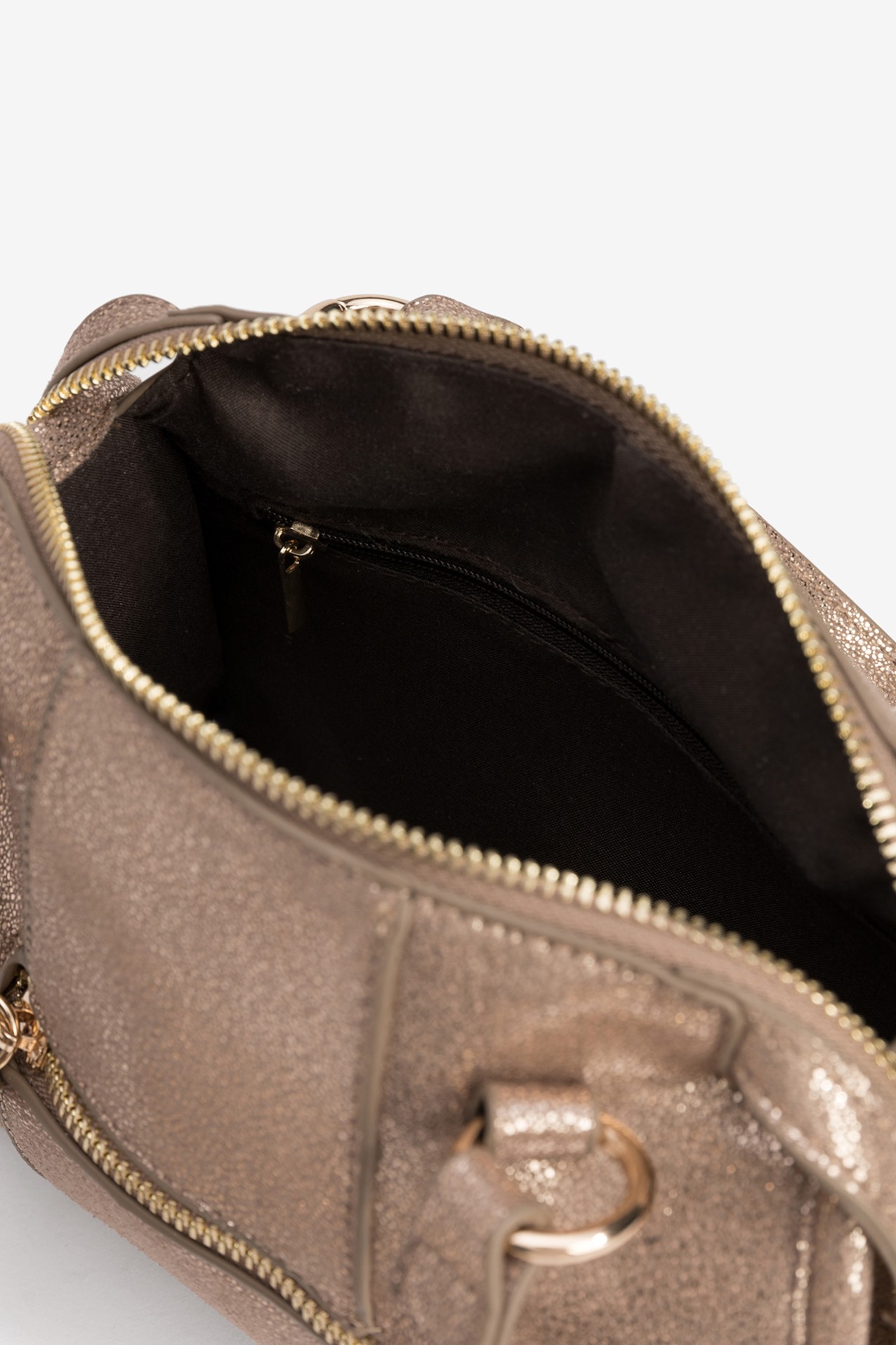 Bolso dorado elegante