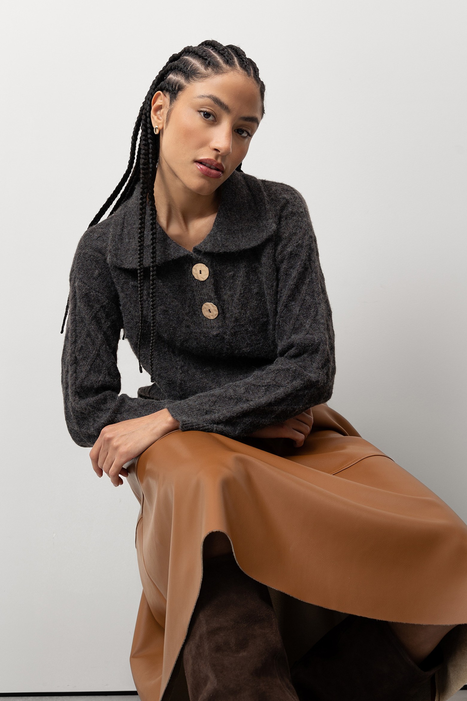 Camisola gris con botones