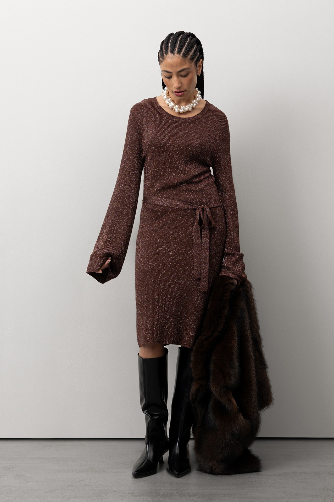 Vestido castanho com cinto