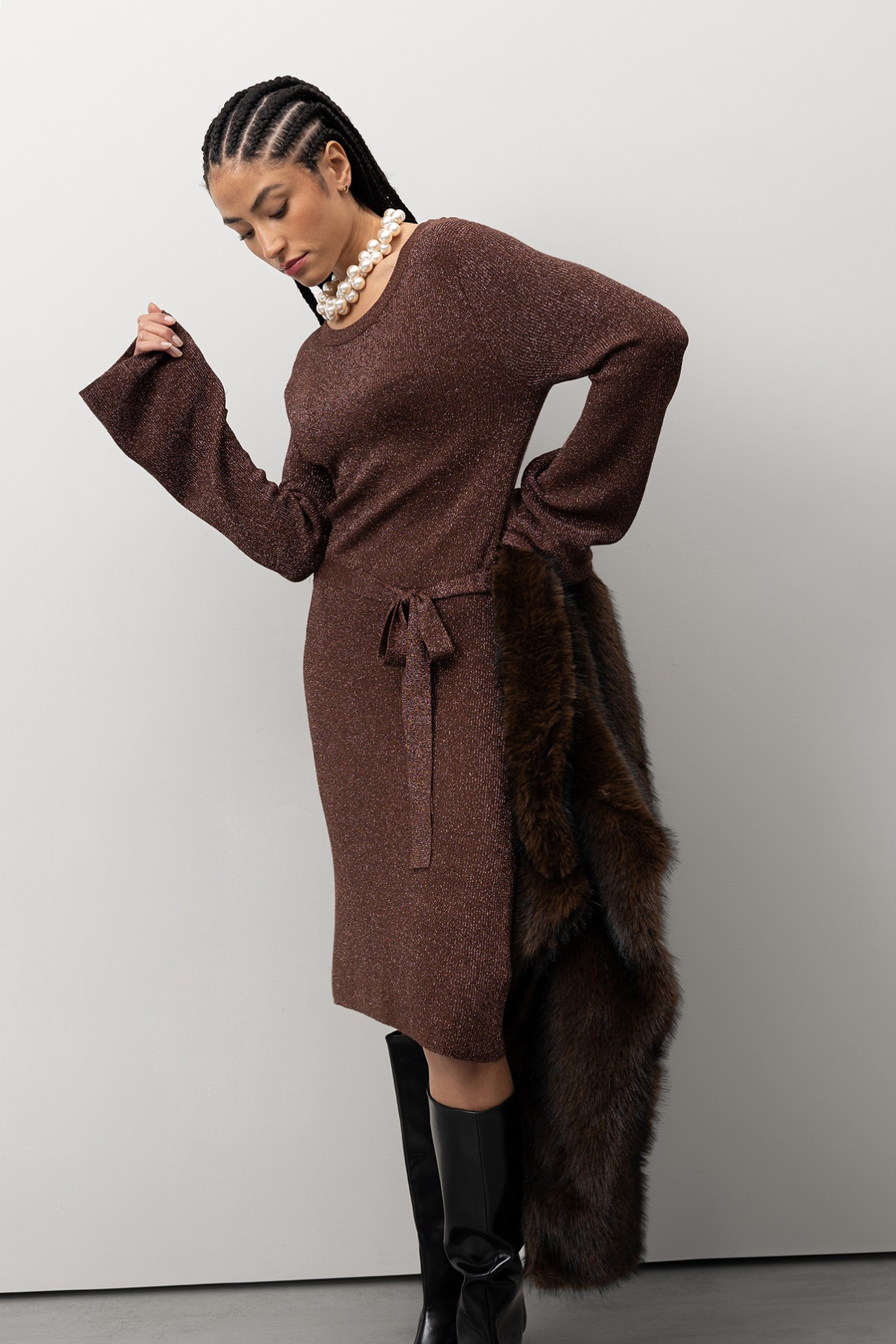 Vestido castanho com cinto