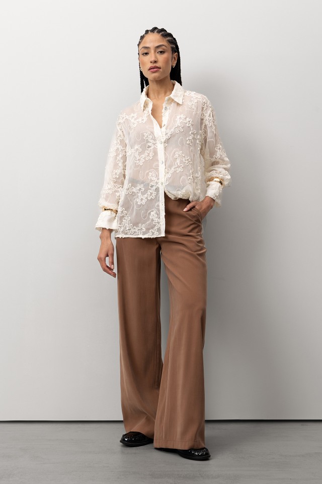 Camisa Transparente com Bordados Camisa Transparente com Bordados