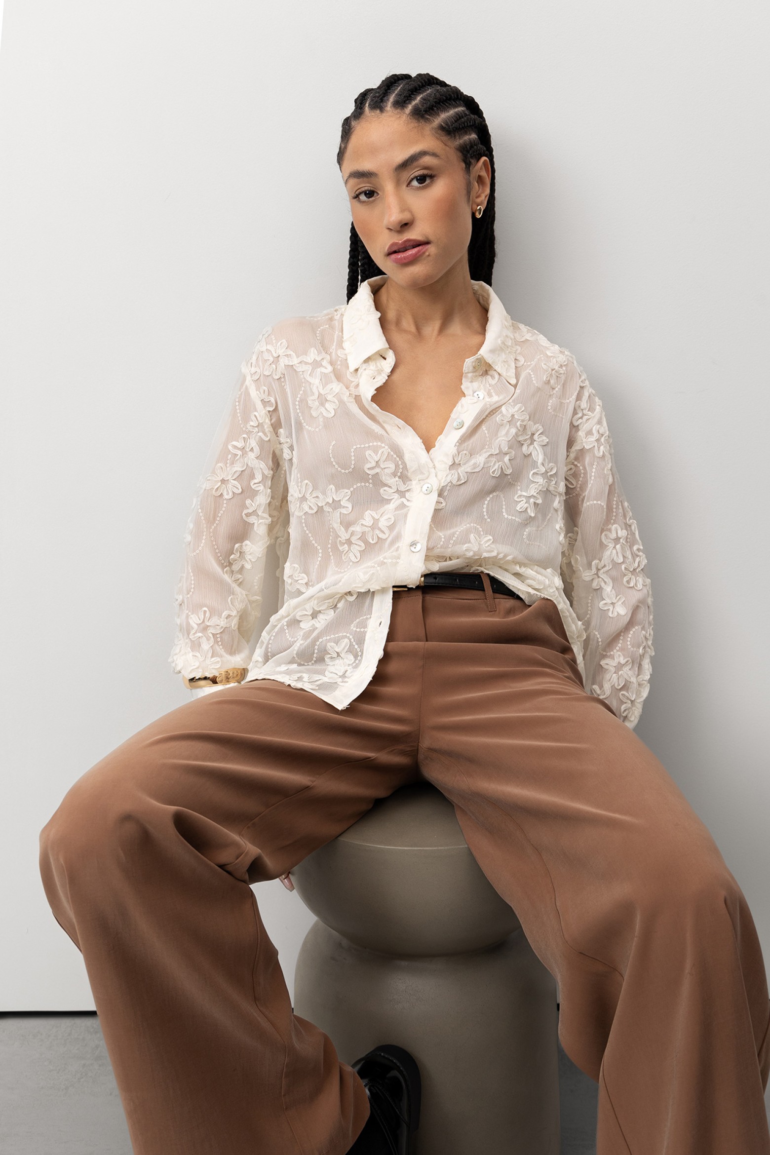 Camisa Transparente com Bordados