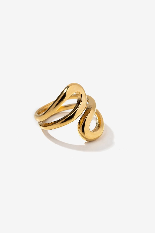 Elegant Gold-Tone Ring Elegant Gold-Tone Ring