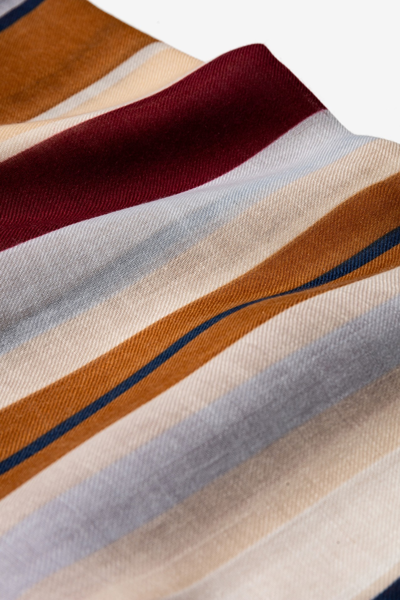 Len�o �s Riscas Bege